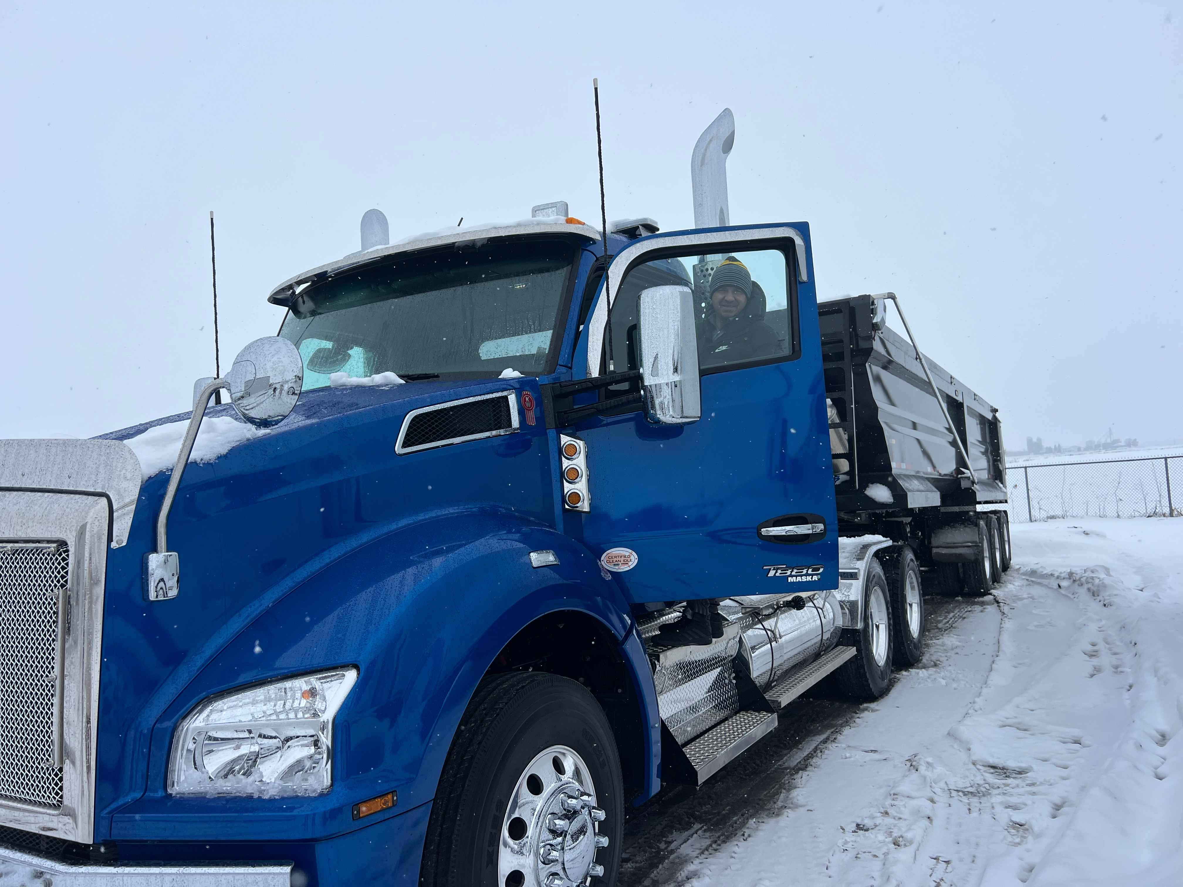 Camions FROVRAC en action sur un chantier